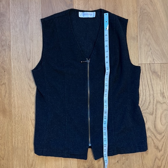 Nygard Collection Zip Up Vest - Picture 5 of 5